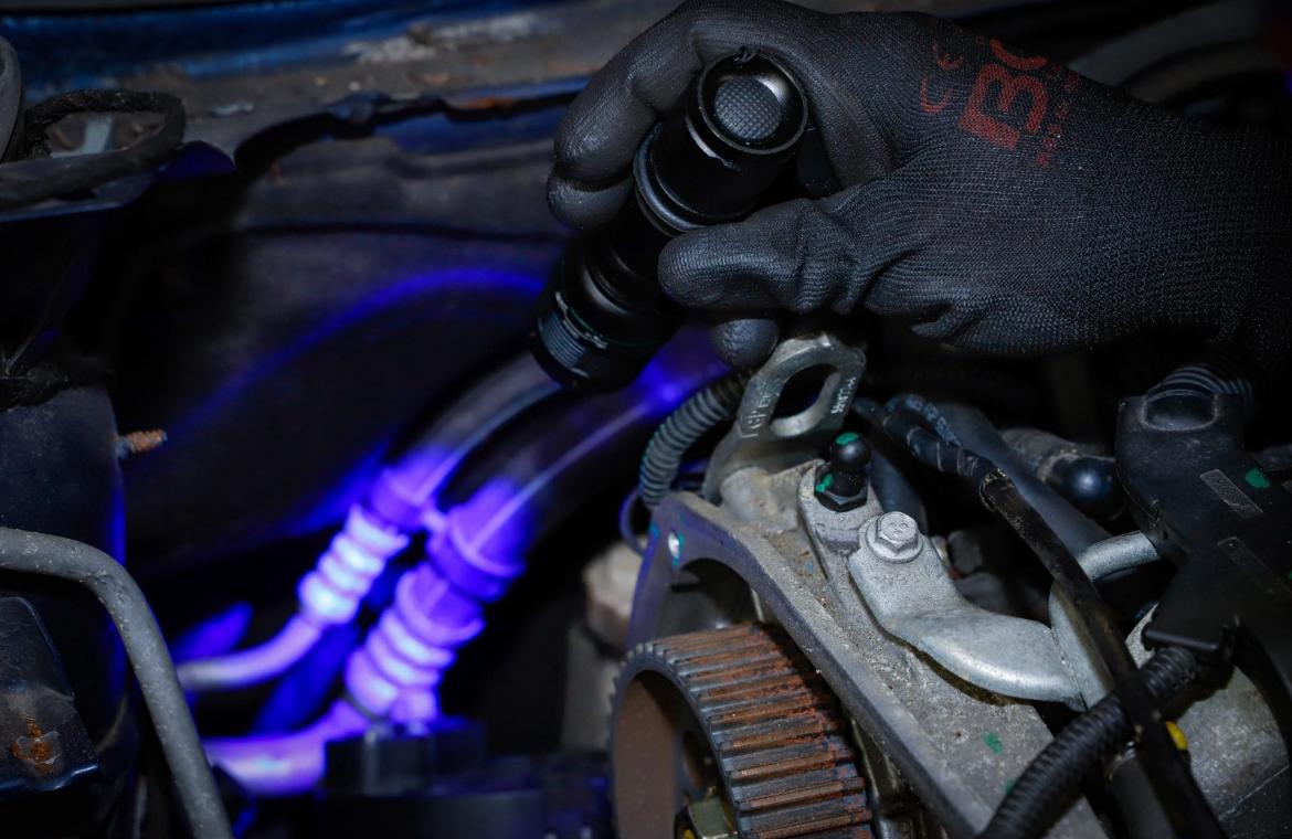 Nightstick_Fire's tweet photo. Did you know some fluid leaks are completely invisible under white light? 

UV inspection lighting finds what standard beams miss entirely, which means diagnosing the actual problem instead of replacing parts and hoping the guess was right. 

#IndustrialSafety #WorkplaceSafety https://t.co/TSOtvJ50YF