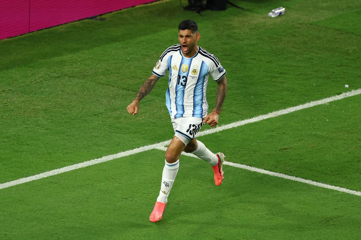 Volve10Riquelme's tweet photo. Los huevos que puso el Cuti Romero https://t.co/LmdNWzis4L