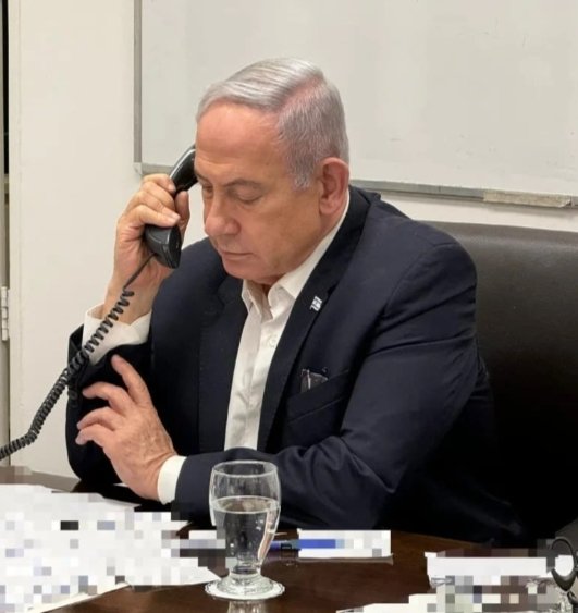 stalindorni's tweet photo. -"Bibi porfavor te pido necesito que ganemos, te doy la patagonia"

-"Deja Javo, no hace falta, está va por vos..." https://t.co/sKHOsRRkVv