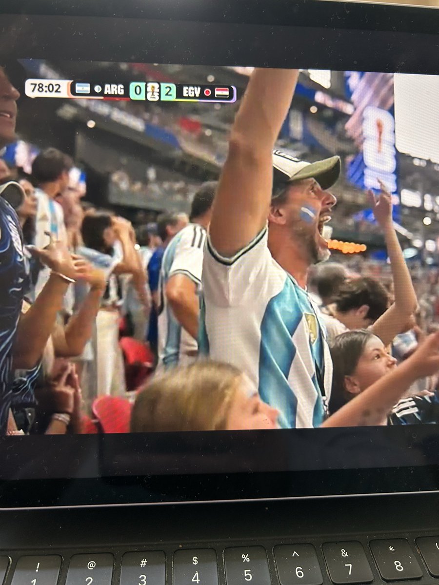 libreyclaro's tweet photo. Esto es hinchada!! Minuto 78, perdiendo 2 a 0 y los hinchas animando a todo pulmón!!!! Grande Argentina!! #Argentina #mundialdefútbol2026 https://t.co/iljr60EPTk