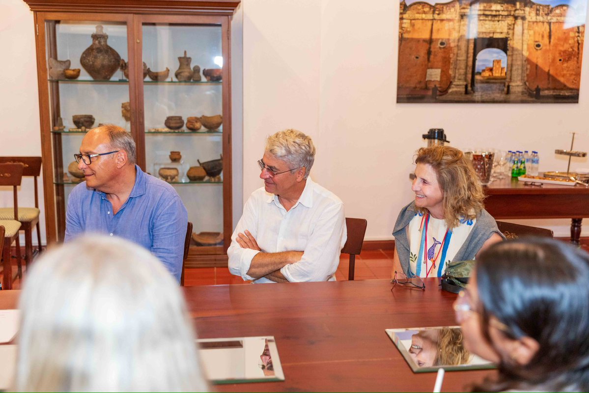 CarolinaMejiaG's tweet photo. Recibimos la visita de la delegación de IURC LAC, una iniciativa de la Unión Europea, con la que Santo Domingo fortalece la cooperación internacional e intercambia buenas prácticas junto a Roma, Málaga y Cali para seguir impulsando un desarrollo urbano más sostenible. https://t.co/ROt0Ks2Fhx
