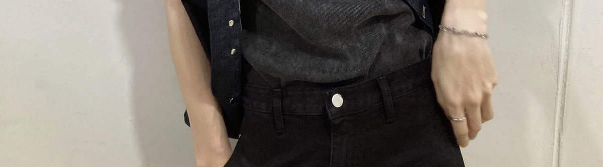 rilakkyung's tweet photo. sexy neck and tiny ass waist https://t.co/IraeZY0Ut5