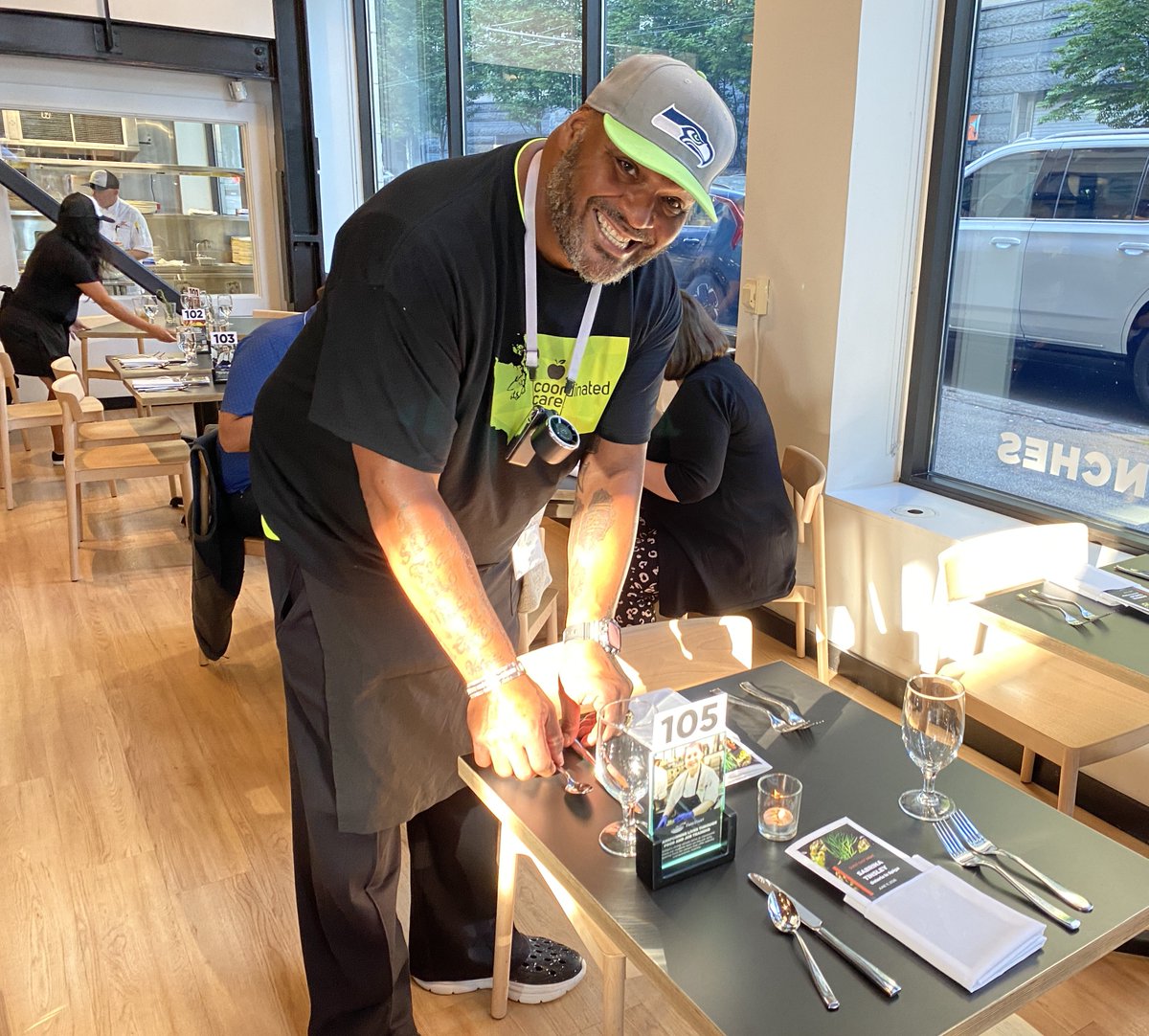 CoordinatedCare's tweet photo. Our team had a great time volunteering at @farestart’s Guest Chef Night with Chef Sabrina Tinsley of Osteria La Spiga to build healthier communities. It was an incredible night. Thank you @Seahawks Legend and @ProFootballHOFer @BigWalt71 for joining us! https://t.co/1YrxQZL7Nf