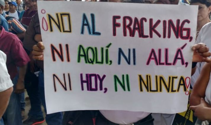 julioastillero's tweet photo. 🚢Hoy en #AstilleroInforma de 13 a 15 h.

Rogel del Rosal, asesor de organizaciones campesinas e indígenas de la Huasteca Potosina, nos hablará sobre la postura comunitaria frente al intento del gobierno federal de impulsar un "fracking sustentable"

👉️https://t.co/r4ODlDr2mM https://t.co/CFh49juDeZ