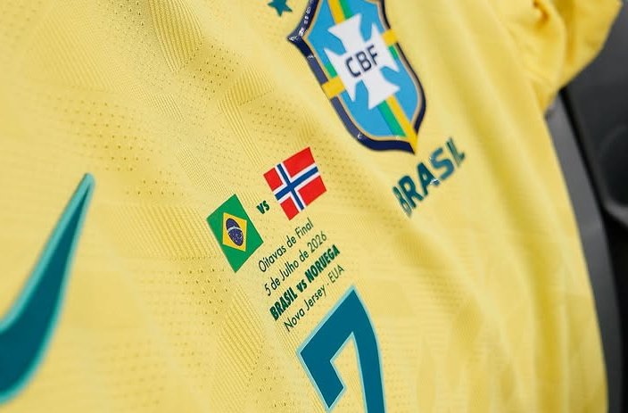 _LeonardoOliver's tweet photo. Pode ser uma superstição ou impressão, mas quando a seleção começou a usar a bandeira de outro país na camisa, tudo começou a desandar! Isso deveria ser banido.
#cbf #CopaNaCazéTV
#brasil #copaénaglobo
#selecaobrasileira #brazil
#tbt https://t.co/reQB7MPkmZ