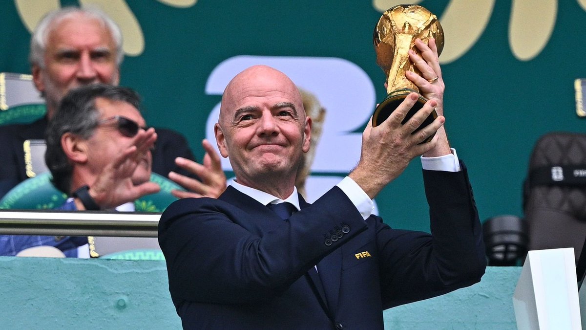 csancheznieto's tweet photo. Si creíamos que Blatter era lo peor del futbol el Infantino le gana. #WorldCup #FIFA https://t.co/m7mreiEjEV
