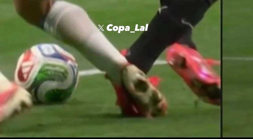 Copa_Lal's tweet photo. 🚨🚨🚨🟣 محمد أبو تريكة 🇪🇬 ( مُحلل beIN ) :

نفس لقطة مارتينيز واتلغت ، يعني احنا نلعب ضد ميسي والفيفا والتحكيم !!!!

ايوه احنا ظُلمنا https://t.co/sIJBMyr5uQ