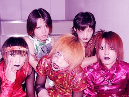 E12FFF1E's tweet photo. Liberutéってバンド知ってる人いる？ 2001〜2004年に長野で活動してて、「ILLUSION ~イリュージョン~」って1枚音源出してる！ 2002-03-26のオムニバスにも参加してた！ この音源持ってる人いたらDMでシェアしてほしい… COOKYのメンバー3人がいたバンドだからずっと探してる！！ 助けてくれたら本当に感謝する！！ 読んでくれた人ありがとう！！🙏