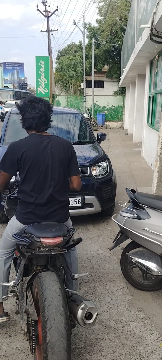 CovidZinnah's tweet photo. இடம் சென்னை மதுரவாயல்
புகார்: பின் புறம் நம்பர் பிளேட் இல்லை. முன் புற நம்பர் பிளேட் சரியாக இல்லை. வாகனங்கள் வரும் திசைக்கு எதிராக ஆபத்து விளைவிக்கும் வகையில் பயணம். மர்மம் என்ன???
@avadipolice @News18TamilNadu
@NewsTamilTV24x7 @polimernews @PttvNewsX https://t.co/Yx867vamo7