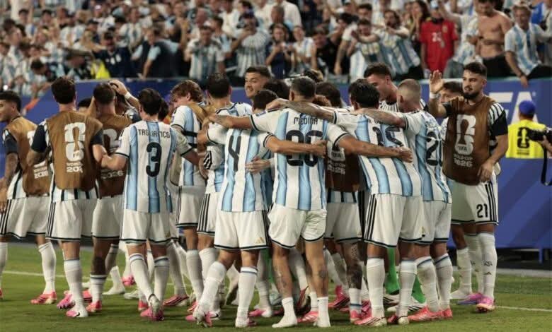 Marooo_74's tweet photo. بنلاعب ميسي و الارجنتين و الحكم و الفيفا علشان حتة عيل ابن وسخة ياخد البطولة عافية هو و الحبسجية اللي معاه
يلاعب الراس الاخضر و الماتش الجاي كولومبيا و السكة سالكة و عادي
فاولات طول الماتش ، زق و ضرب من تحت لتحت و تمام 
و اهي ماشية علشان خاطر حبيب الفيفا يكون مبسوط
#مصر_الارجنتين https://t.co/rT1vODSx3s