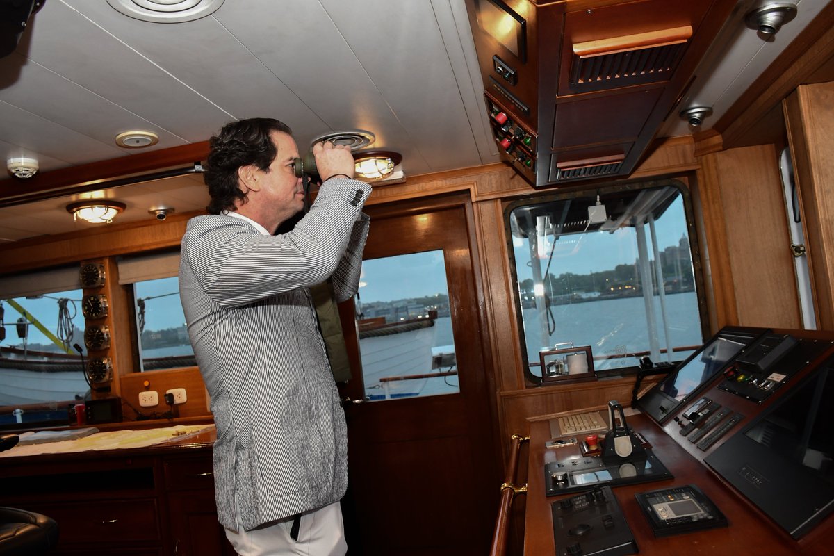 USAmbPeru's tweet photo. ¡A bordo del BAP Unión en Nueva York! 🇵🇪🇺🇸
Un orgullo verlo ser parte de Sail250, celebrando nuestra independencia y la gran amistad que nos une. https://t.co/ynq7Q56U7T