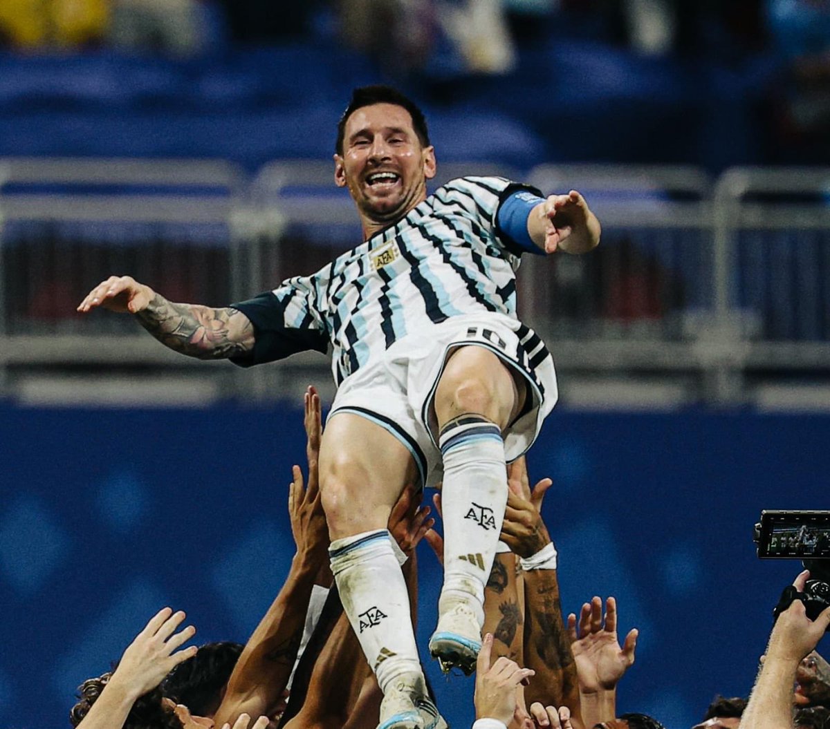 M10GOAT's tweet photo. سجل الأسطورة ميسي 8 أهداف في كأس العالم 2026، وهو أكبر عدد من الأهداف يسجله لاعب خلال أول خمس مباريات لمنتخبه في نسخة واحدة من كأس العالم، منذ أن سجل غيرد مولر 10 أهداف مع ألمانيا في مونديال 1970م. 

يحلق بعيدًا عن الجميع. 🇦🇷🐐 https://t.co/sSYd9G0UMX