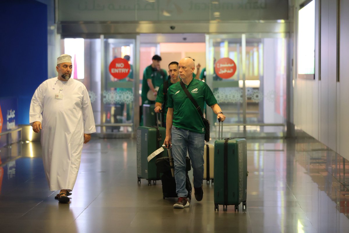 ksa_volleyball's tweet photo. بعثة #أخضر_الطائرة تصل إلى مسقط، 
لبدء المرحلة الأخيرة من التحضيرات قبل المشاركة في بطولة غرب آسيا الثانية للرجال 🏐🇸🇦 https://t.co/8Nxue5ZAqx