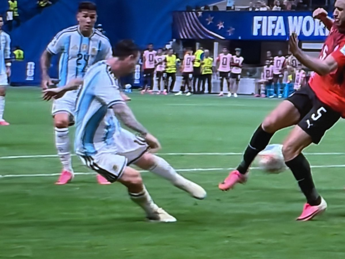 HarupyMusic's tweet photo. ⚽️アルゼンチン 3🇦🇷VSエジプト 2🇪🇬 ⚽️
凄い逆転劇でした👏👏
エジプトの速攻もキーパーも凄かったけど、
アルゼンチンの切り拓く力、やはり強かった✨
メッシとラウタロのパワーに魅了された🙌
観戦しててよかったー٩(^‿^)۶
メッシの涙に感動🥹 https://t.co/XllrMViImk