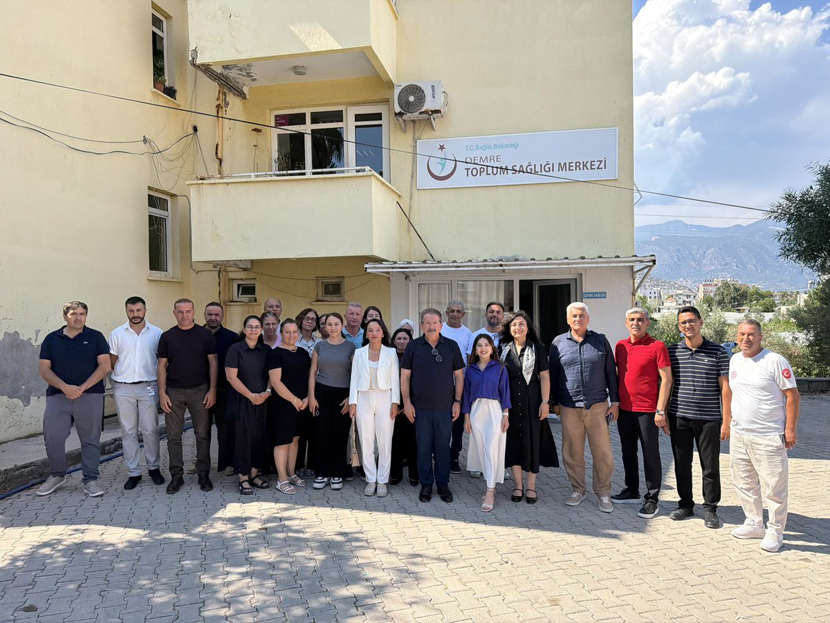 DemreAkParti's tweet photo. 📍Demre Toplum Sağlığı Merkezi

İl Sağlık Müdürümüz Prof. Dr. Behzat Özkan, İlçe Koordinatörümüz Sayın Haydar Pala, Destek Hizmetleri Başkan Yardımcımız Sayın Merve Gür, Gençlik Kolları Başkanımız Sayın Alperen Koparıcı ve Başkan Yardımcımız Sayın Kemal Karakehya ile birlikte Demre Toplum Sağlığı Merkezimizi ziyaret ederek İlçe Sağlık Müdürümüz Dr. Yasemin Erdoğan ve sağlık çalışanlarımızla bir araya geldik.

Özveriyle görev yapan tüm sağlık çalışanlarımıza misafirperverlikleri için teşekkür ediyor, çalışmalarında başarı ve kolaylıklar diliyoruz.

#AkParti #AkPartiAntalya #AkPartiDemre
