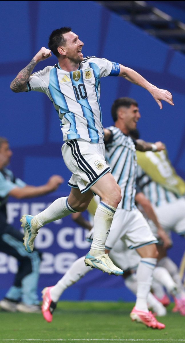 back2blackkk's tweet photo. Lionel Andres Messi 👑 🐐 https://t.co/dRXR87BuPO
