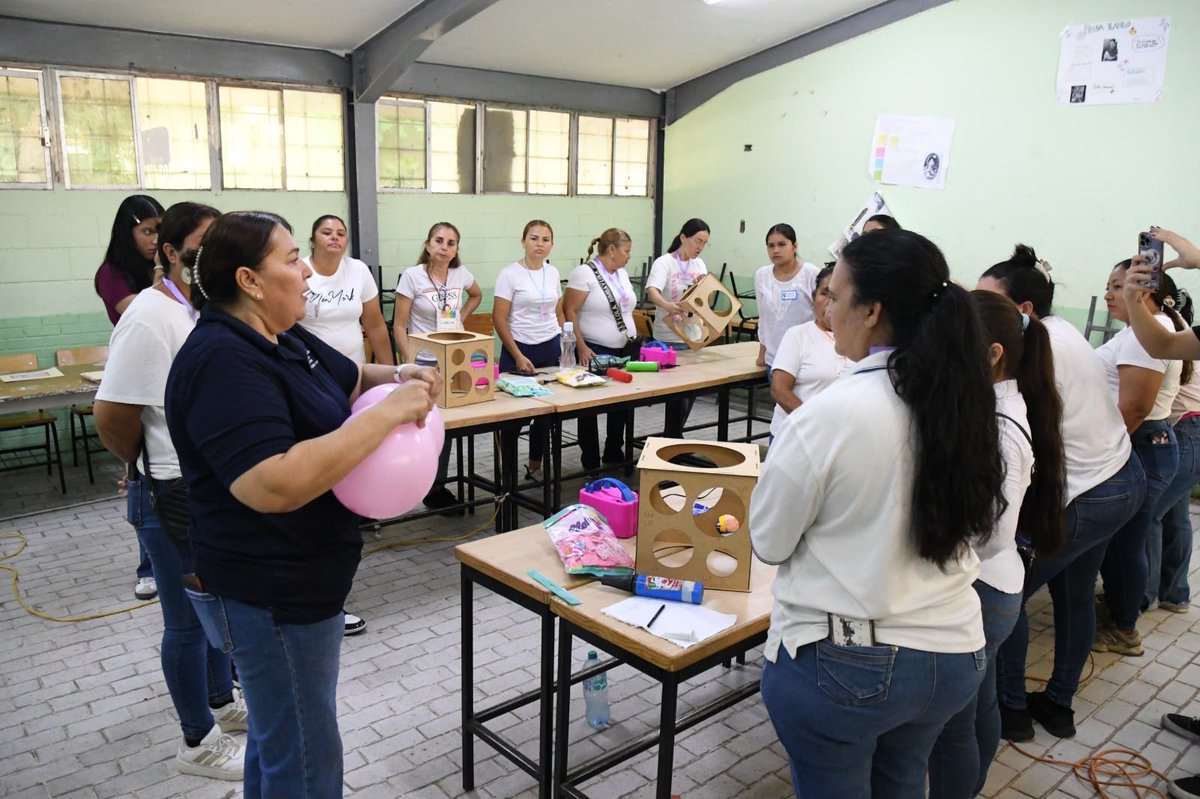 YeralBonillaV's tweet photo. ¡Iniciamos los Cursos de Verano Gratuitos en Villa Juárez! 🤸‍♀️🎨⚽

Con actividades deportivas, culturales y de capacitación para niñas, niños, jóvenes y personas adultas. 

Porque invertir en el bienestar del pueblo siempre será la mejor forma de construir un mejor Sinaloa 🤝 https://t.co/RO9F82Ubwu