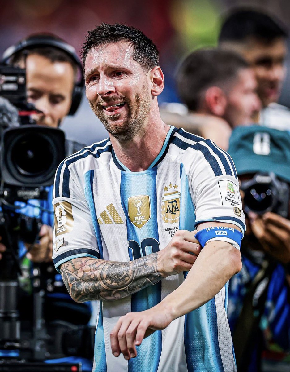 TeamLeoM's tweet photo. No puedo dejar de llorar.

Gracias Messi. Gracias ídolo. Te amo. https://t.co/gMITHd9wgt