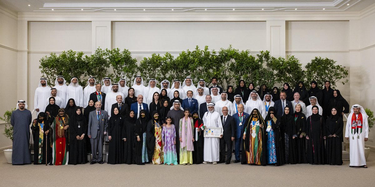 Mohammad_ae's tweet photo. #رئيس_الدولة يستقبل الفائزين في " ألعاب الماسترز أبوظبي 2026" ويؤكد أهمية تبني مفهوم الرياضة مدى الحياة وتعزيز تأثيرها في المجتمع وتشجيع أفراده على ممارستها. https://t.co/JAuXmDP2ac