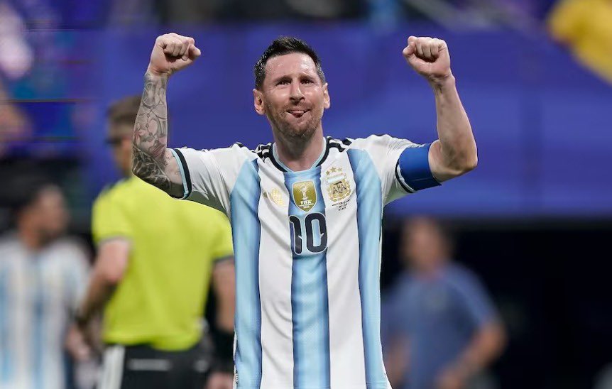 SanRampoldiL's tweet photo. Si el número 1 llora, lloramos todos con él. Qué privilegio vivir en la misma época que vos, Leo. Gracias por sentir la camiseta como nosotros. 🇦🇷 #Messi https://t.co/FRCaB6muum