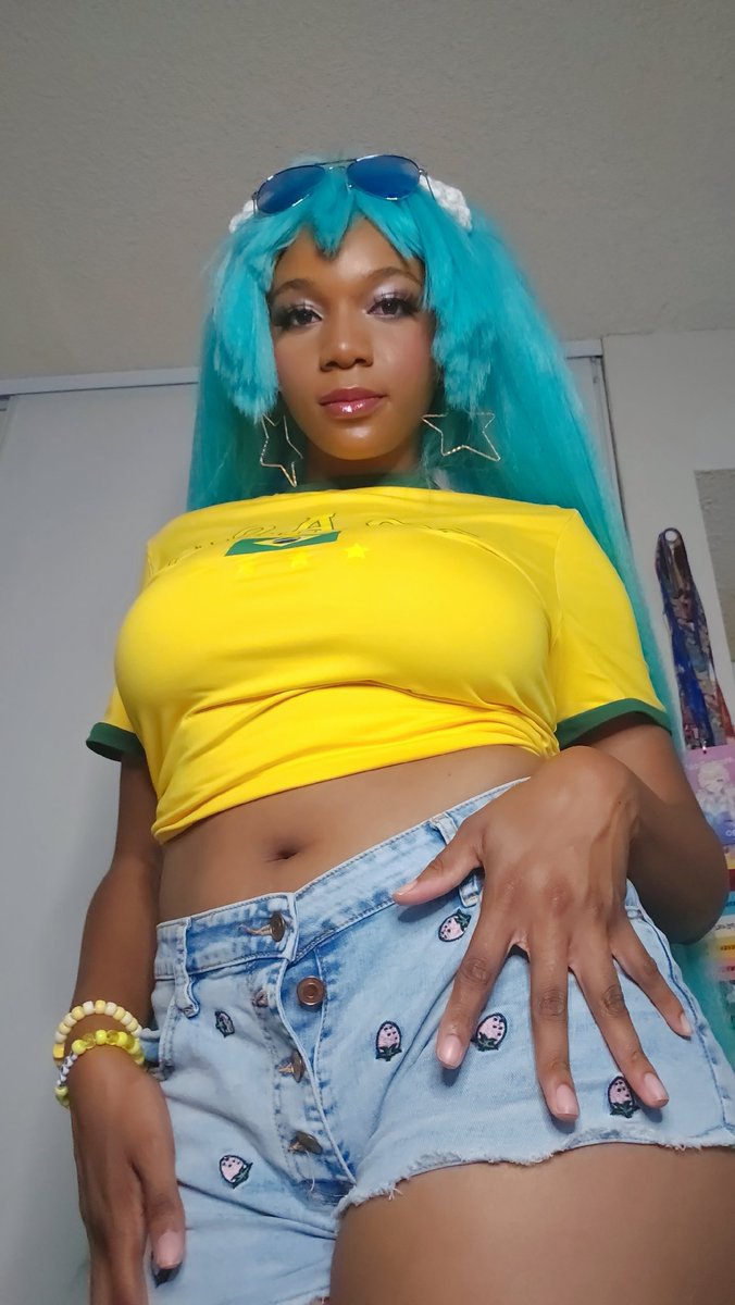 bria_sim's tweet photo. Brazilian Miku 🇧🇷🩵💛💚

#cosplay #hatsunemiku #初音ミク https://t.co/Dhr1xkftjq