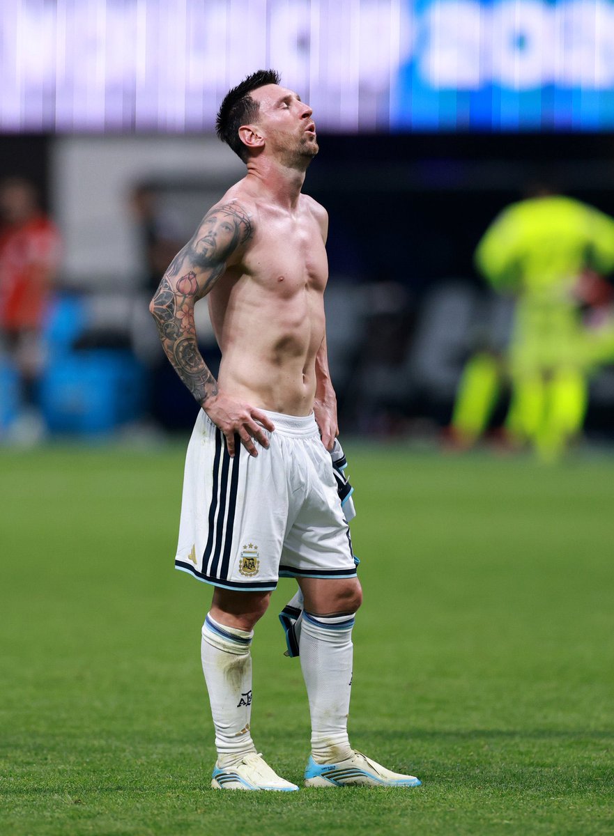 t_touchlines's tweet photo. The difference between Messi and Ronaldo?

One steps up to carry his team when they’re struggling. The other thrives when the team is already playing well around him.

This World Cup has only reinforced that debate. 👀🐐 https://t.co/7RVJZ0KgDt