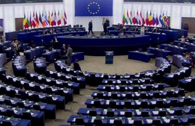 GlobalDiss's tweet photo. 🚨🇪🇺 BRUSSELS IS BUILDING A SURVEILLANCE STATE! 

They use good excuses like child protection to roll out Chat Control and the Digital Euro.

Once the infrastructure is ready, they will spy on your money, identity, and private chats. 

Mass CONTROL is coming! https://t.co/lxeWtD1IJQ