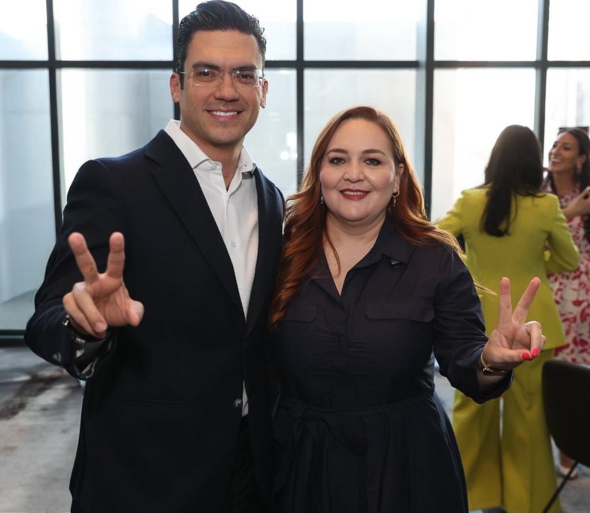 JorgeRoHe's tweet photo. ¡Feliz cumpleaños, @AnniaGomezNL! 

Deseo que disfrutes mucho tu día, rodeada de las personas que más quieres y con muchos motivos para sonreír. Que este nuevo año te traiga grandes alegrías, nuevos retos y muchas satisfacciones. 

Gracias por tu compromiso por Nuevo León y por el trabajo que realizas por México. 🇲🇽 ¡Te mando un fuerte abrazo!