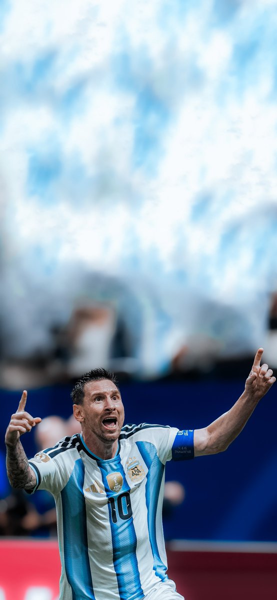 7nawafvr's tweet photo. ⁴ᵏ The king of football ᴹᵉˢˢᶦ 👑💙

• #Messi | #Argentina      
• #FIFAWorldCup2026 | #Wallpapers https://t.co/K6PAKAirZn