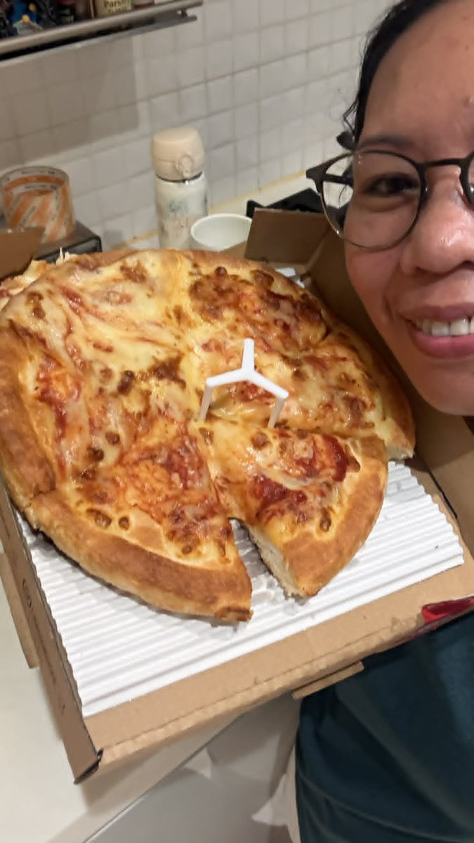 GenQuimba's tweet photo. Who else likes pizza?🍕
Today a friend gave me a voucher from @bitrefill so that I could afford to buy a huge, yummy pizza in @pizzahut here in Hong Kong. Thank you so much!
#Pizza #PizzaLover #HongKong #PizzaHut #Grateful #Bitrefill #HongKongLife https://t.co/ErTiwPoKhc