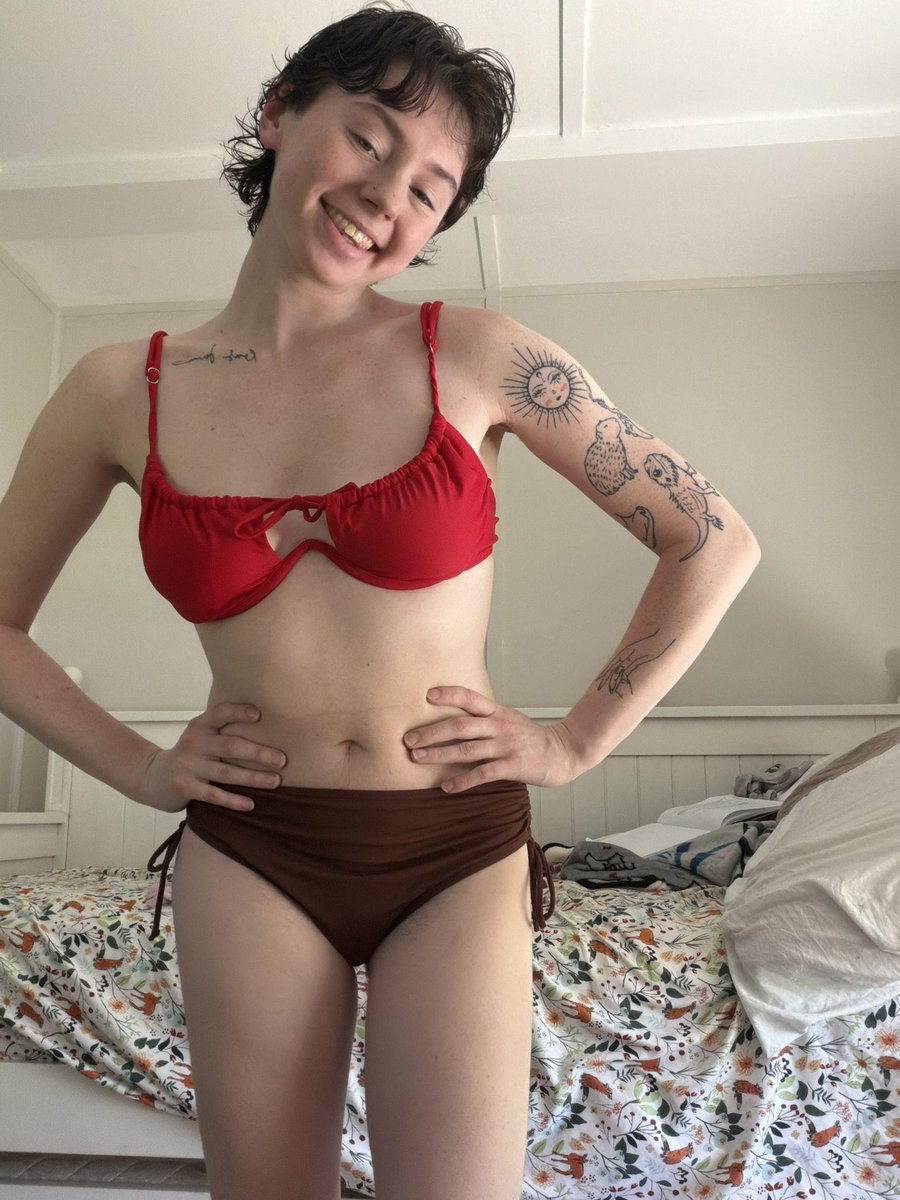 hotazzselfies's tweet photo. Anyone like non binary tits https://t.co/igInTghtog