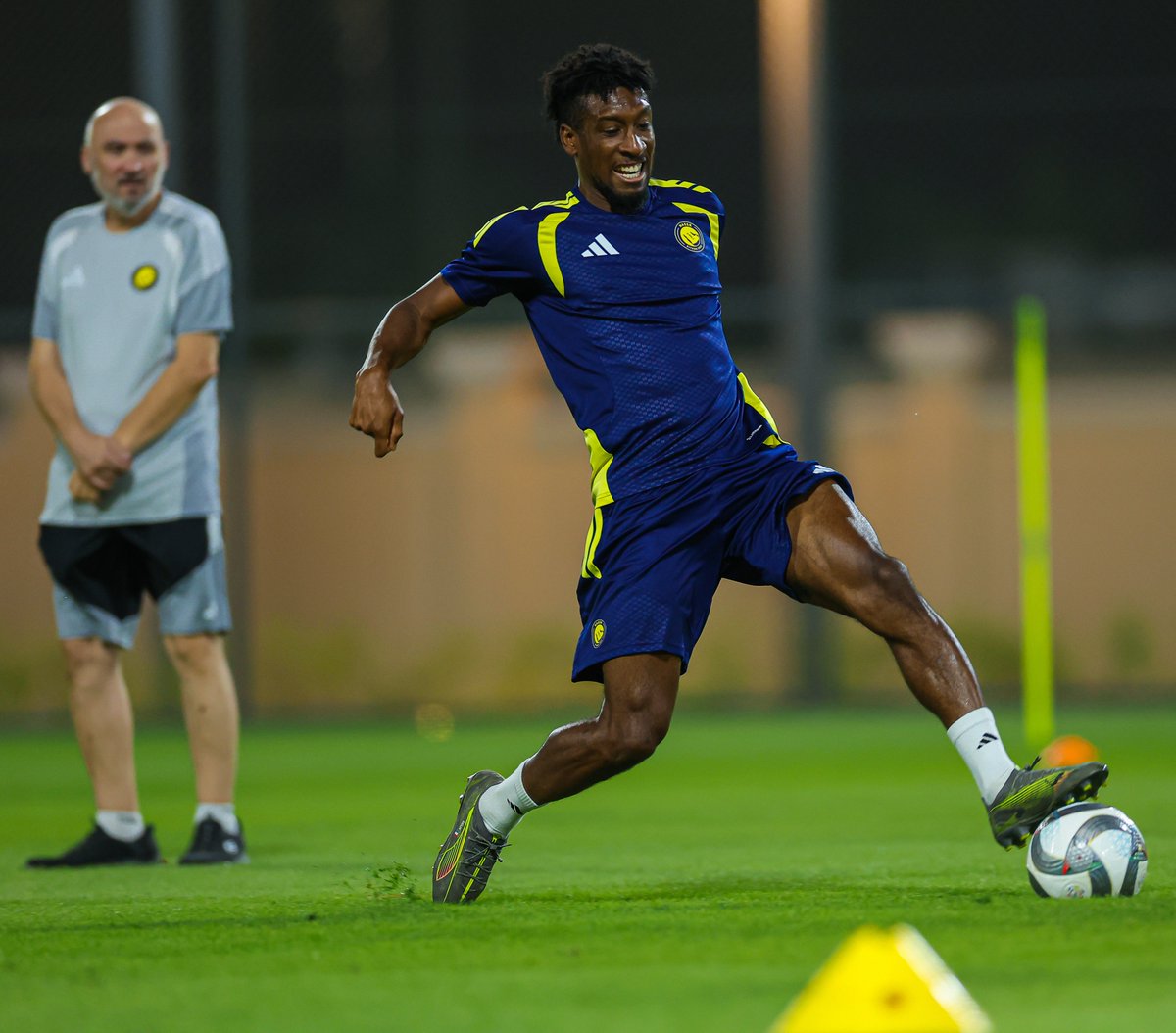 AlNassrFC_EN's tweet photo. Coach Ange leading the way 👊💛 https://t.co/V2RQfwti5Y