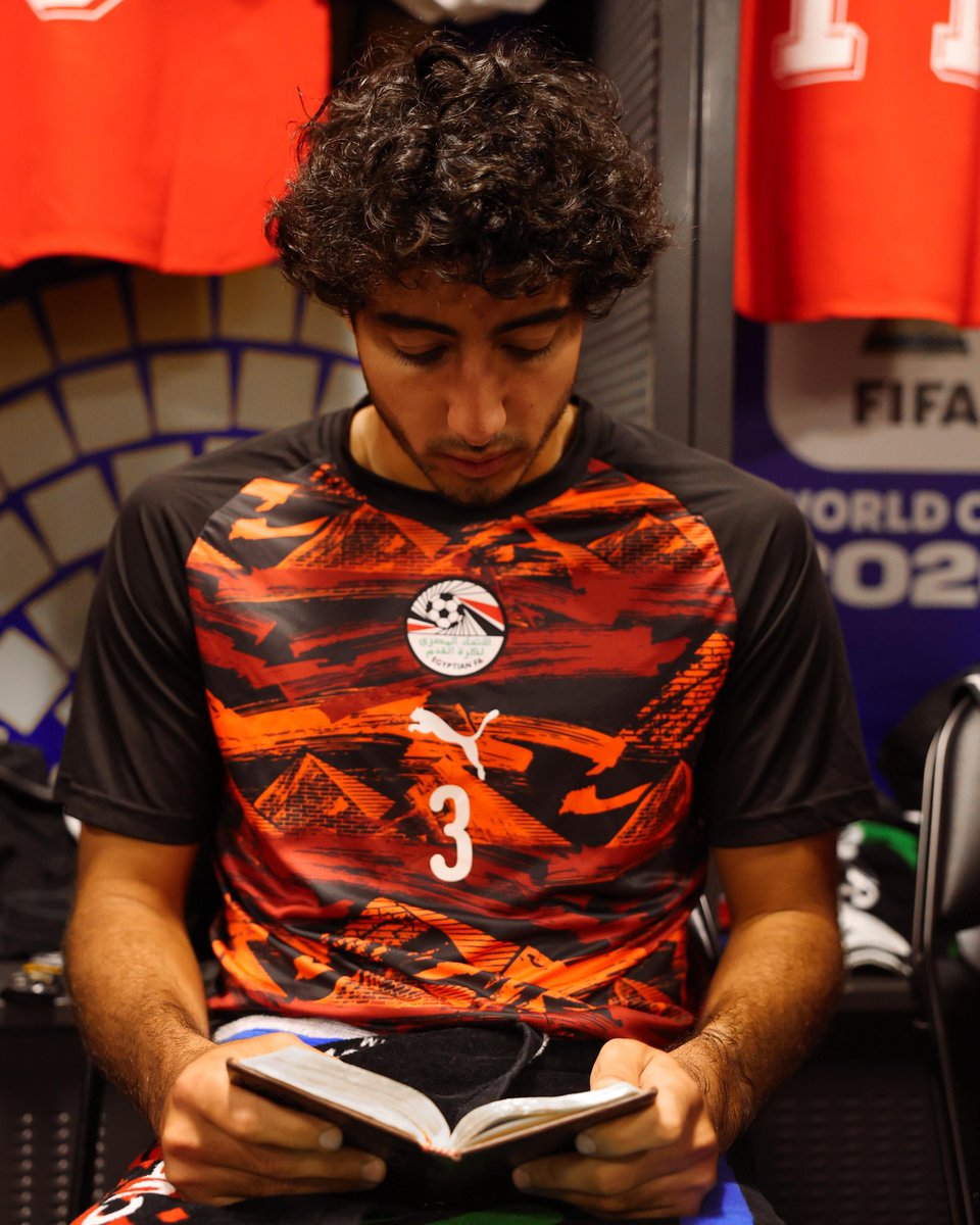 FaithfullBaller's tweet photo. 🇪🇬 Before Egypt's match against Argentina, the Egyptian players were seen reciting the Holy Qur'an in the dressing room. 🤲 https://t.co/Cmn9donN1T