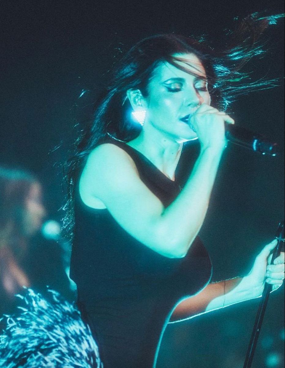 thedailymarina's tweet photo. MARINA https://t.co/99exqJiF5s