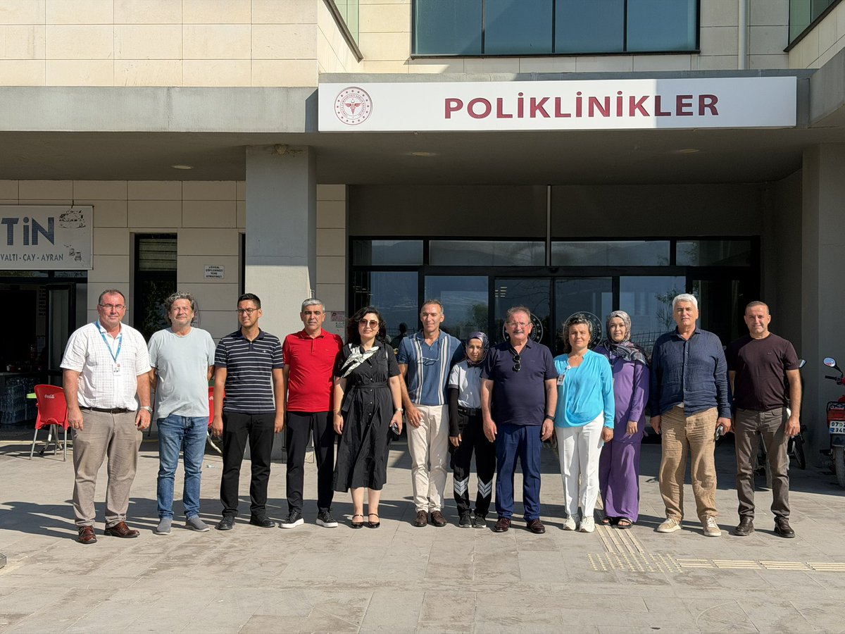 DemreAkParti's tweet photo. 📍Demre Devlet Hastanesi

İl Sağlık Müdürümüz Prof. Dr. Behzat Özkan, İlçe Koordinatörümüz Sayın Haydar Pala, Destek Hizmetleri Başkan Yardımcımız Sayın Merve Gür, Gençlik Kolları Başkanımız Sayın Alperen Koparıcı ve Başkan Yardımcımız Sayın Kemal Karakehya ile birlikte Demre Devlet Hastanemizi ziyaret ederek Başhekimimiz Op. Dr. Murat Kazım Kazan, Hastane Müdürümüz Sayın Rivahi Halay, sağlık çalışanlarımız ve tedavi gören vatandaşlarımızla bir araya geldik.

Ziyaretimiz kapsamında sağlık hizmetlerine ilişkin değerlendirmelerde bulunurken, vatandaşlarımıza geçmiş olsun dileklerimizi ilettik. Fedakârca görev yapan tüm sağlık çalışanlarımıza misafirperverlikleri için teşekkür ediyor, çalışmalarında başarı ve kolaylıklar diliyoruz.

#AkParti #AkPartiAntalya #AkPartiDemre