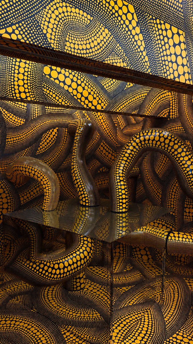 franzi25p's tweet photo. i finally made it to the yayoi kusama exhibition i talked about under one of stana's #affm posts, and it was so much fun https://t.co/RmiyAQysL1