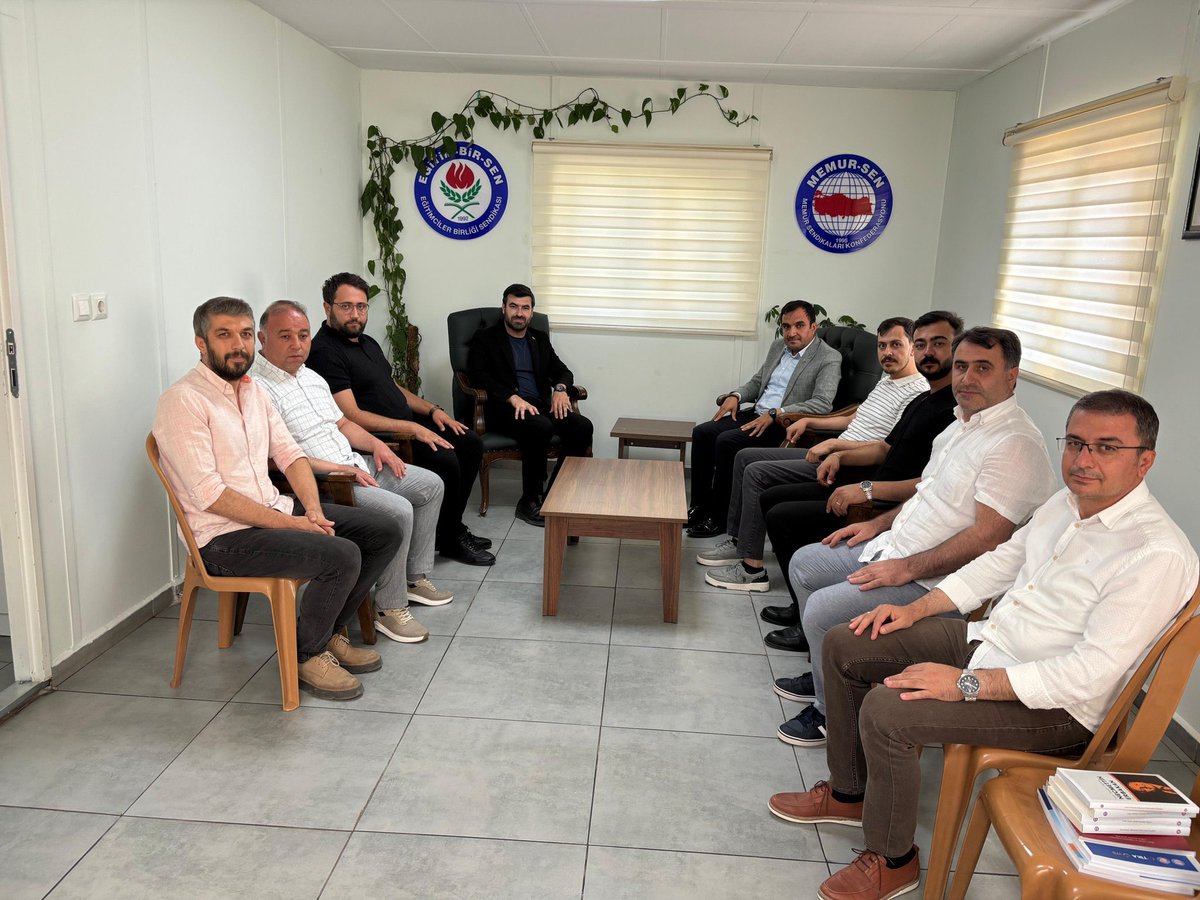 mstemrebalci's tweet photo. 📍Kahramanmaraş

Memur-Sen İl Temsilcimiz Mehmet Çetin ve Genç Memur-Sen Başkanımız Mustafa Bayraktar’ı ziyaret ederek çalışmalarımızı konuştuk. 

Değerli başkanlarımıza ilgileri için teşekkür ediyoruz. https://t.co/K0IHIkyhKF