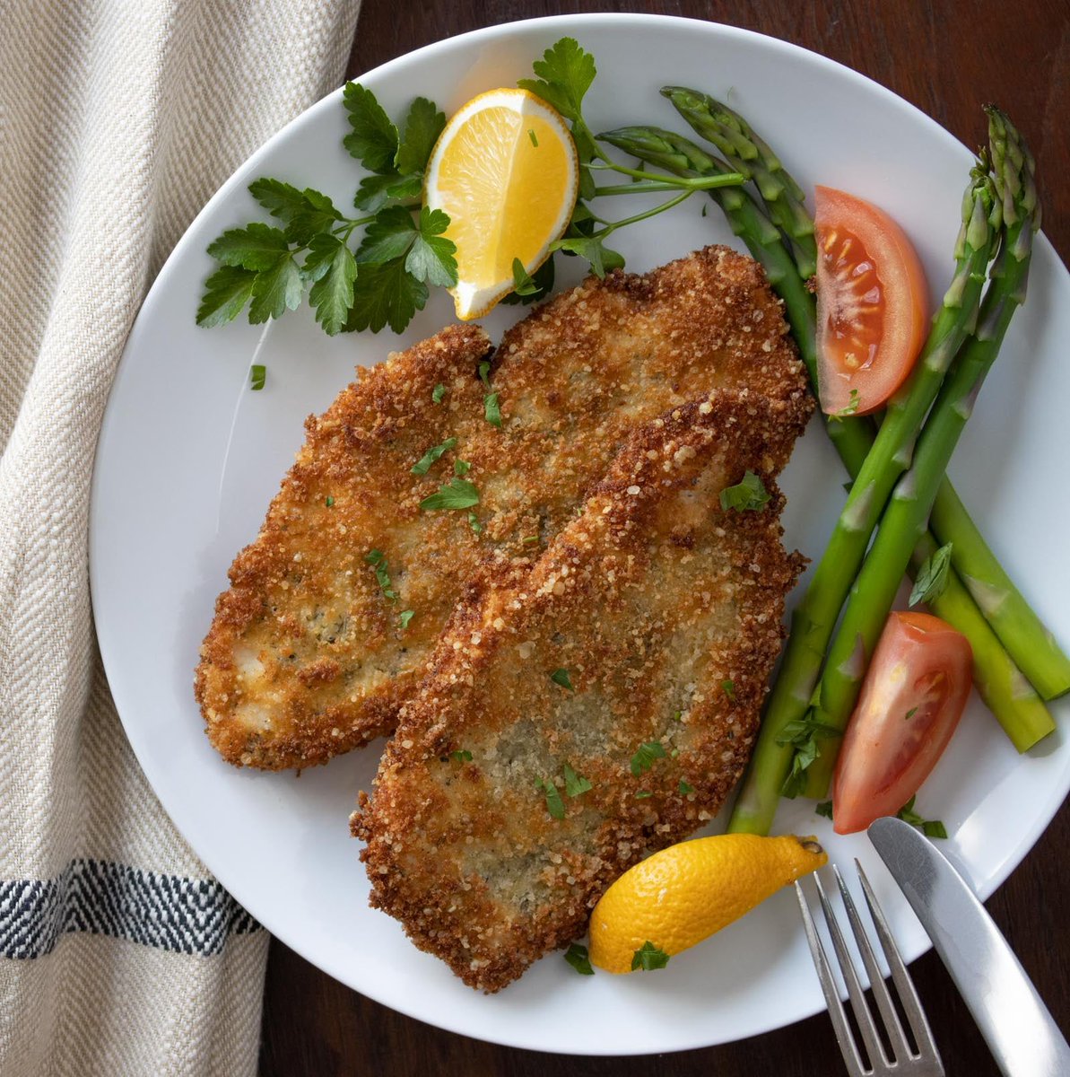 giangiskitchen's tweet photo. Golden. Crispy. Perfect ❤️
Panko parmesan chicken that’s quick &amp; family-approved.

https://t.co/VYXYS92inQ

#CrispyChicken #EasyDinnerIdeas #FamilyMeals #ChickenRecipe #ComfortFood #QuickDinner https://t.co/XngA92iJuO
