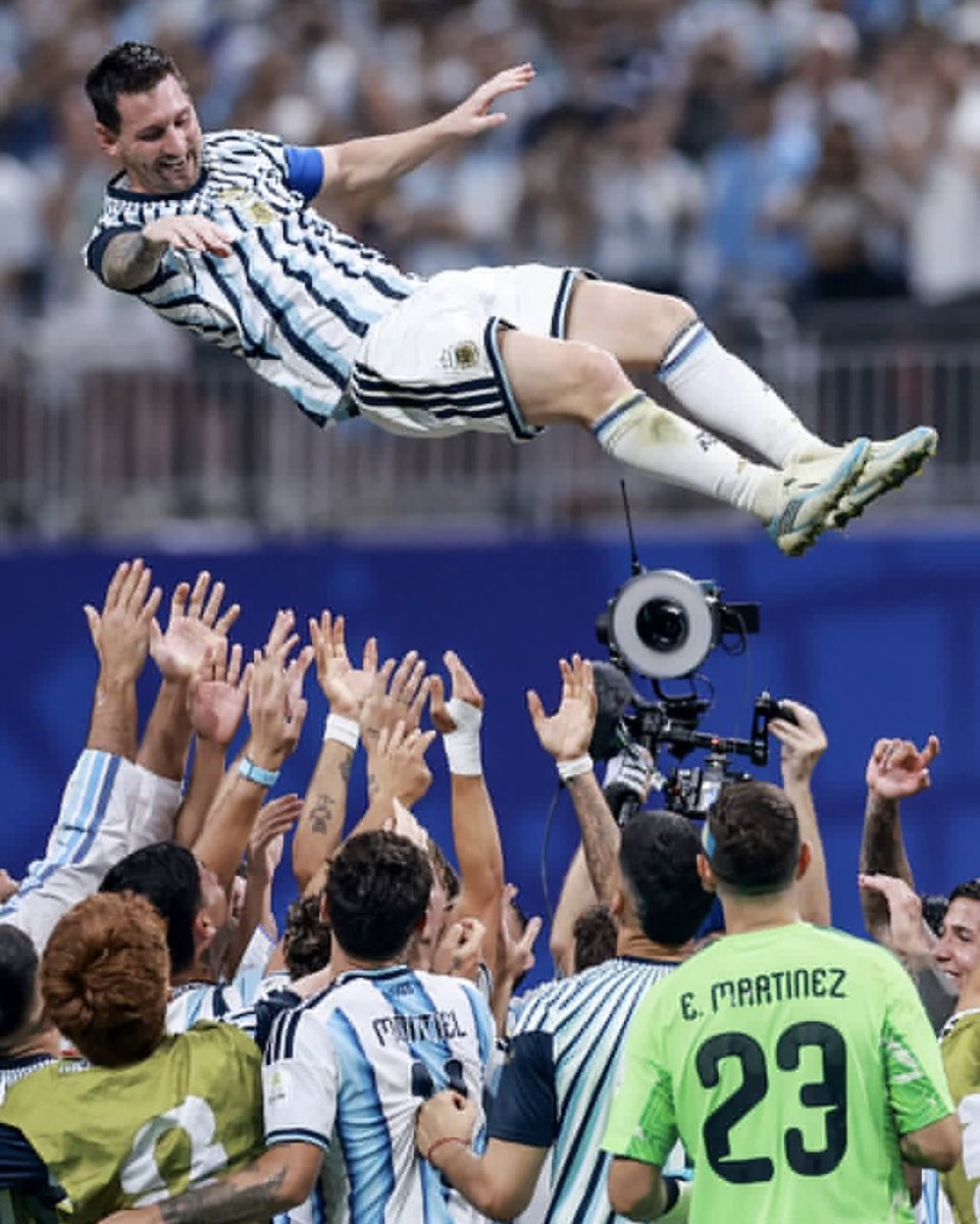 qlk8t's tweet photo. GOAT💙 https://t.co/hXe1KmvoHE
