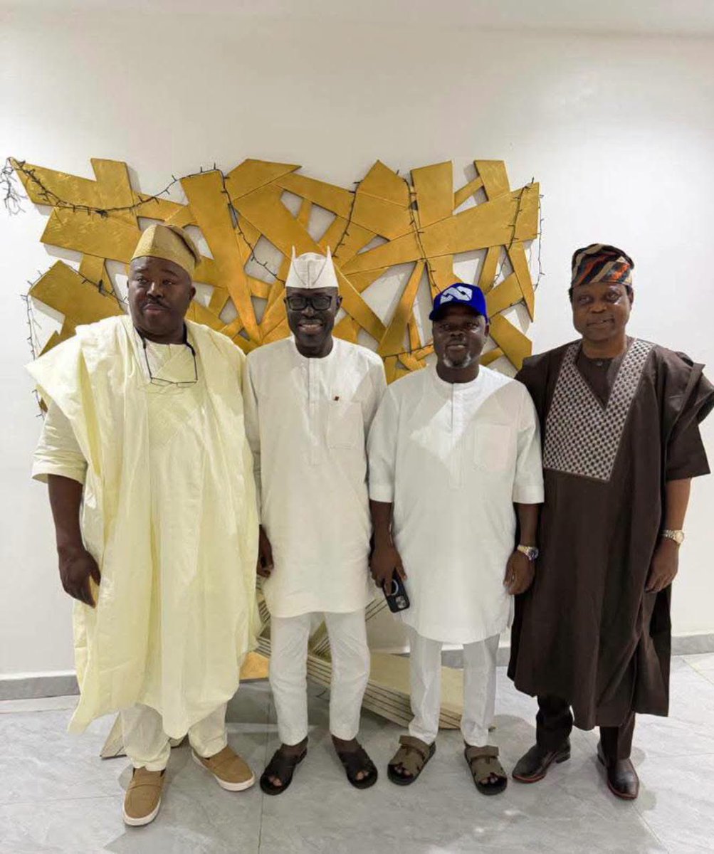 TYFOyoState's tweet photo. JUST IN 🚨: Taofeek Arapaja Meets Oyo APC Governorship Candidate, Sen. Sharafadeen Abiodun Alli, Deputy Governorship Candidate Adesoji Adedeji, and Oyo South Senatorial Candidate Aderemi Oseni. https://t.co/1CWr6tMXh7