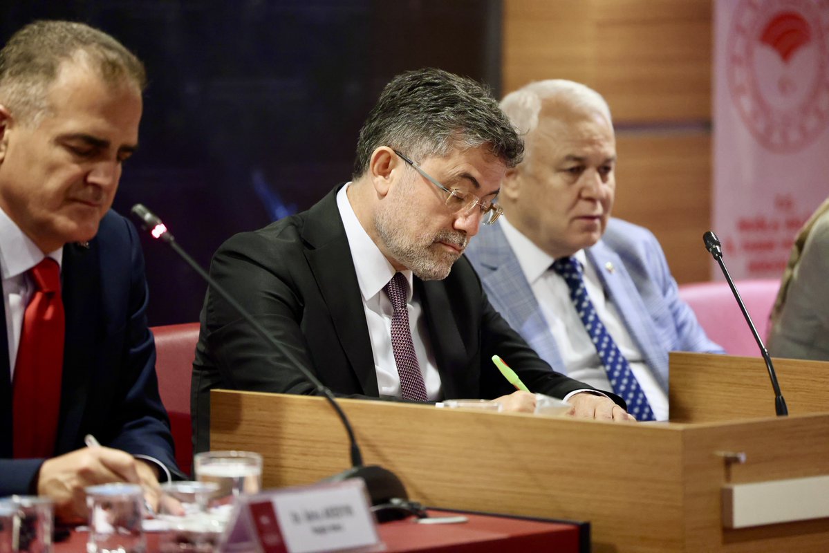 TCTarim's tweet photo. Bakanımız Sayın @ibrahimyumakli, Muğla'da sektör temsilcileriyle bir araya gelerek tarım, orman ve su alanlarında yürütülen çalışmaları ve bölgenin potansiyelini değerlendirdi. 🌾🌲💧

🤝 Üreten Muğla, güçlenen Türkiye için paydaşlarımızla omuz omuza çalışmaya devam edeceğiz.

📍 Muğla Sektör Paydaşları Toplantısı