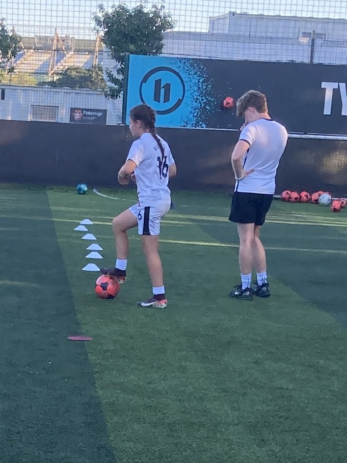 EJLFootball's tweet photo. 1-2-1 Training with Level Up Coaching ⚽️

Follow Ebonie’s football journey on TikTok 

https://t.co/8vQUw5aXgM https://t.co/kH2ze1520r