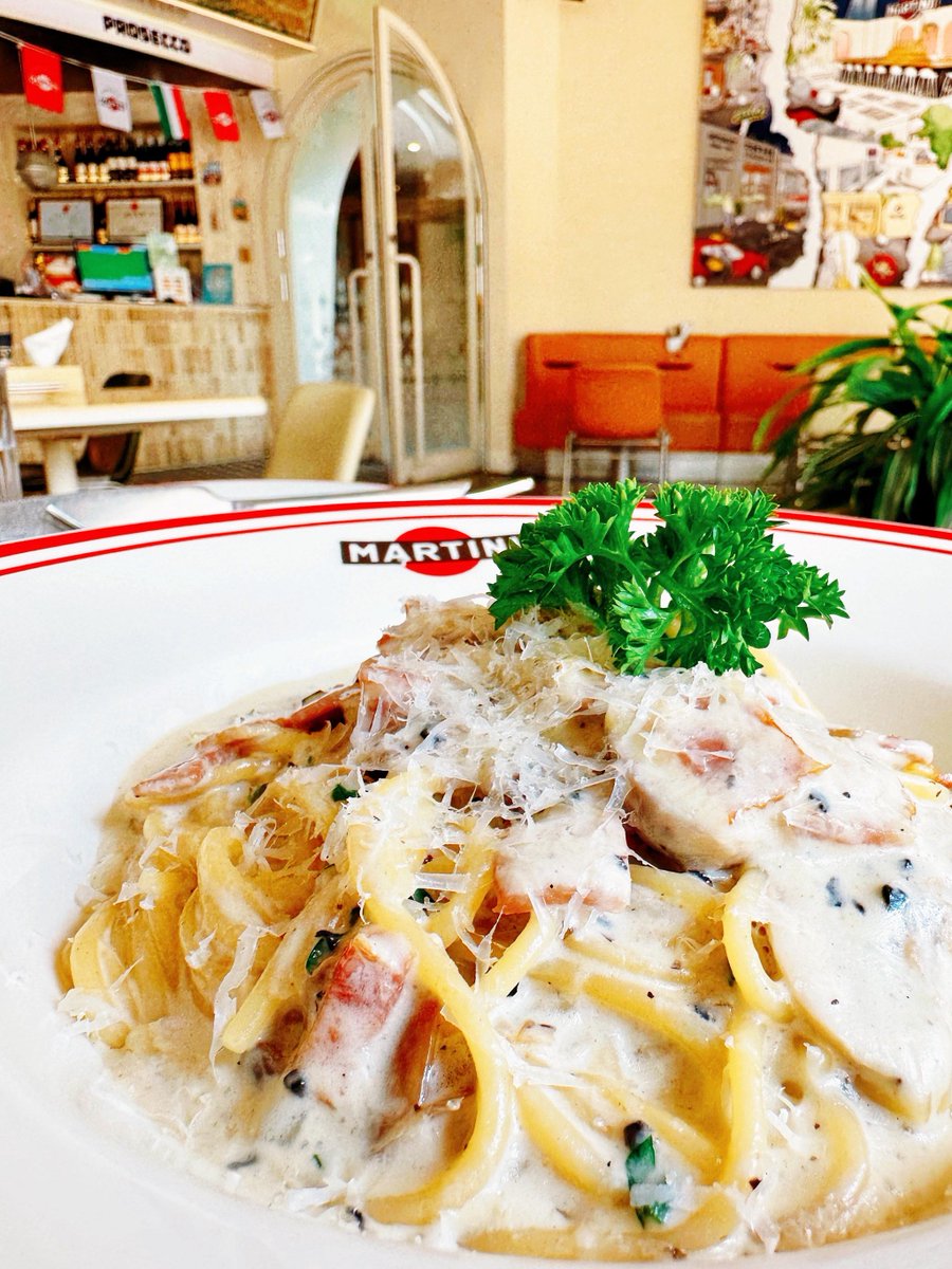 FlorianHesse1's tweet photo. Just had the most satisfying truffle mushroom pasta at that new bistro in downtown! Creamy, aromatic, and perfectly al dente—already planning my next visit. https://t.co/zs25riSXMM