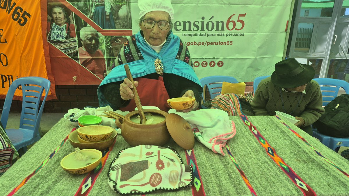 MIDIS_Pension65's tweet photo. A través de Saberes Productivos, el #Midis promueve actividades que revaloran la gastronomía local y fortalecen la crianza tradicional del cuy, un pilar clave para la economía de nuestros adultos mayores. ¡Y esta vez el talento y la velocidad se trasladaron a #Pasco! 👵🏽👴🏽🥘 https://t.co/2r5XW93yxE