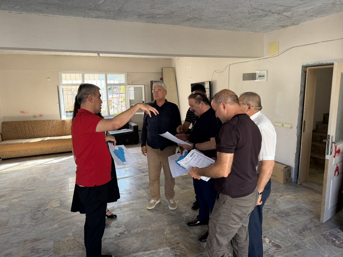DemreAkParti's tweet photo. 📍Köşkerler Mahallesi

İl Sağlık Müdürümüz Prof. Dr. Behzat Özkan, İlçe Koordinatörümüz Sayın Haydar Pala, Destek Hizmetleri Başkan Yardımcımız Sayın Merve Gür, Gençlik Kolları Başkanımız Sayın Alperen Koparıcı ve Başkan Yardımcımız Sayın Kemal Karakehya ile birlikte Köşkerler Mahallemizde yapımı planlanan Aile Sağlığı Merkezi alanında incelemelerde bulunduk.

#AkParti #AkPartiAntalya #AkPartiDemre