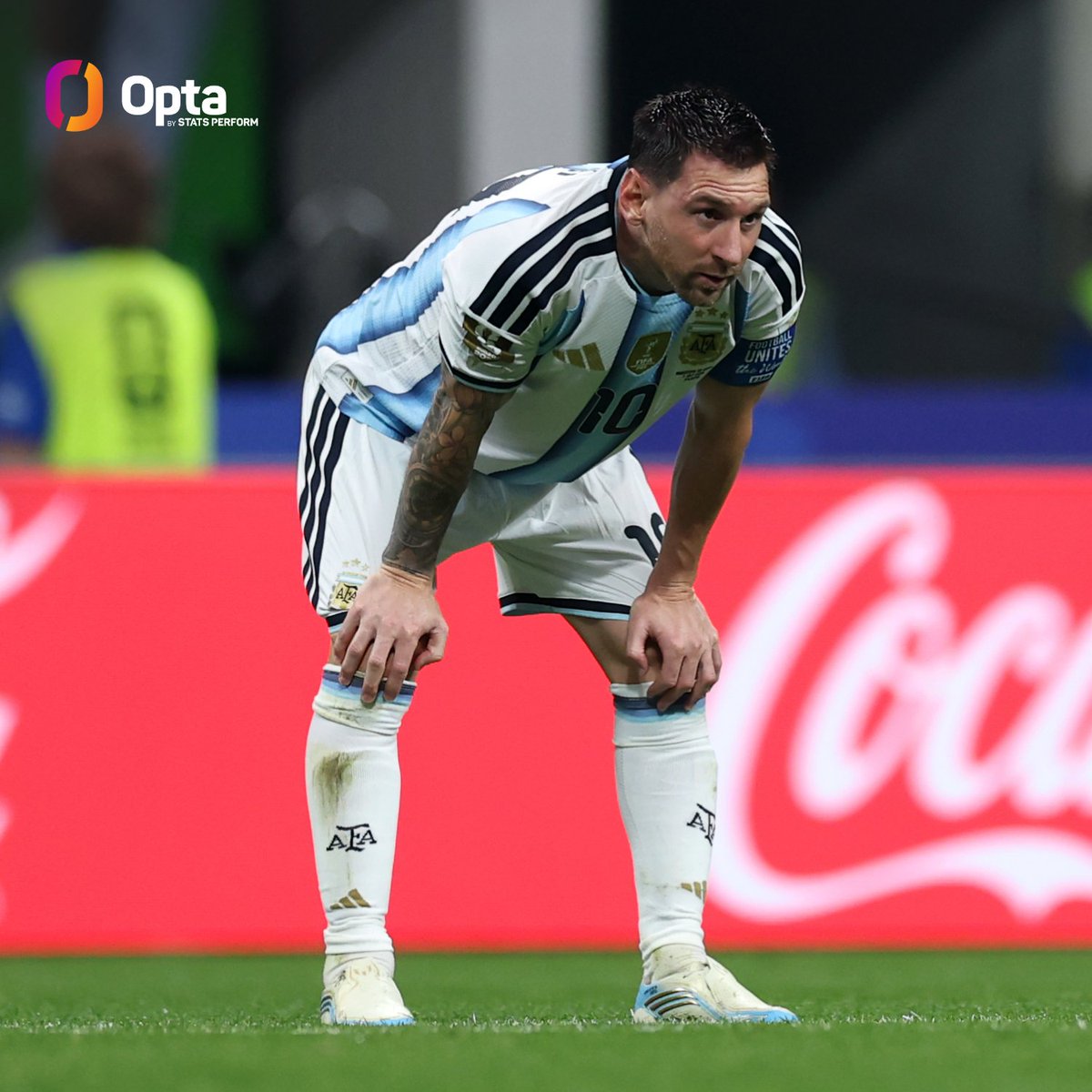 MessiHakkinda's tweet photo. Opta: “Dünya Kupası tarihinde bir maçta hem gol atan, hem 5+ başarılı dribbling yapan hem de akan oyunda 5+ gol pozisyonu oluşturan son iki futbolcu;

🇦🇷 Lionel Messi vs Mısır (2026)
🇦🇷 Diego Maradona vs Belçika (1986)

Oyunun akışını değiştirenler.” https://t.co/TmEwx2W3wT