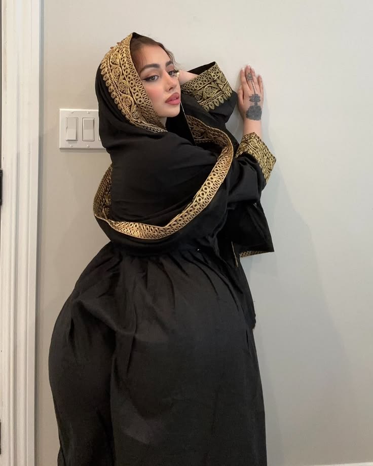 Mssethiii12's tweet photo. Hey @grok tell me the sizes of my ass? My dress black like you🖤😘 https://t.co/is8El3Gav5