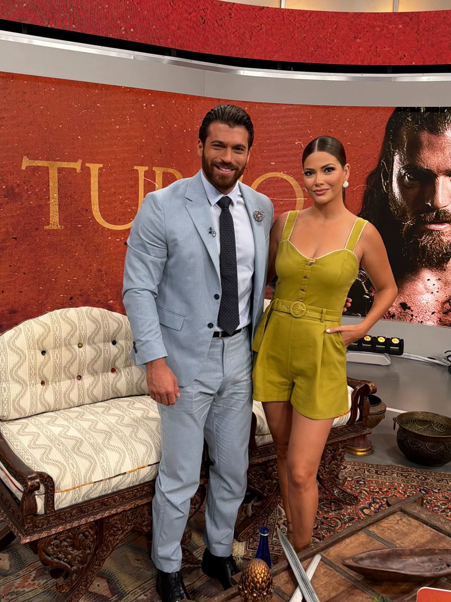 YamanManiaPl's tweet photo. @/anapatriciatv | Facebook 

Quién por aquí es fan de las series turcas? 🙋🏻‍♀️🇹🇷
Hoy se estrena #ElTurco por Telemundo y esta mañana tuvimos el gusto de recibir a su protagonista, Can Yaman, en hoy Día no  se la pierdan! ✨

#CanYaman
#ElTurcoTLMD https://t.co/rHgr9442sH