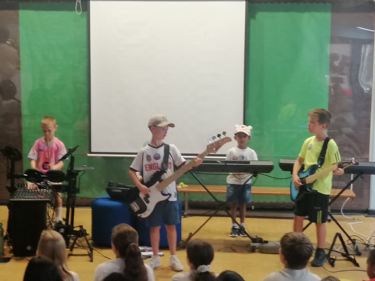 SpringfieldPri2's tweet photo. The Key Stage 1 hall rocked today to the tune of our school rock musicians... #rockstars #springfieldsmiles https://t.co/zqKt2XLD9Y