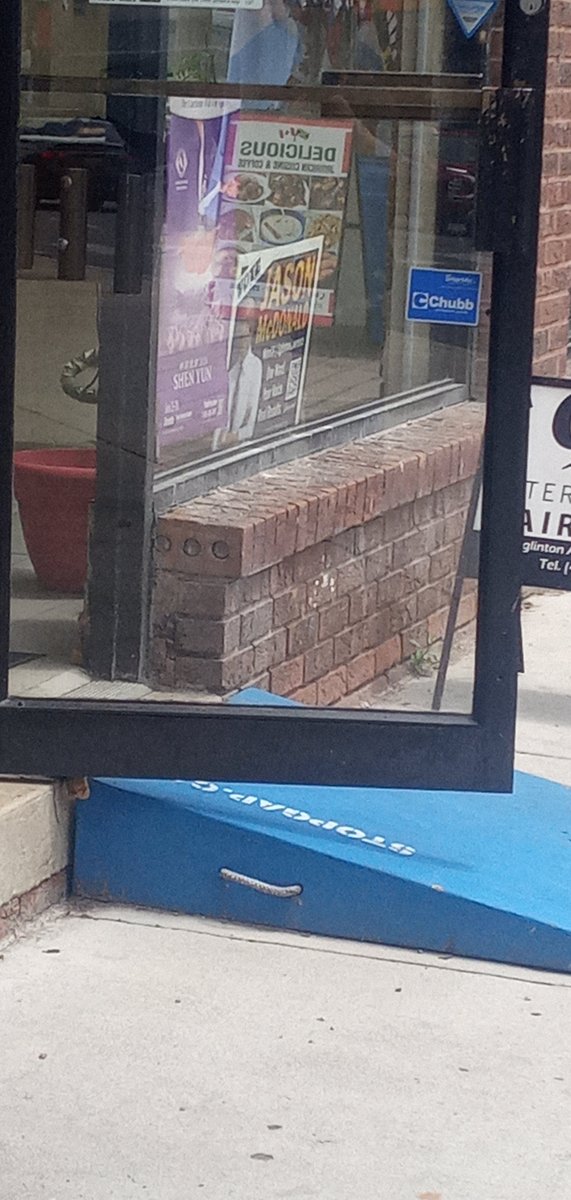 TorontoDann's tweet photo. Hey #Ward8EgLaw @littlejamaicaeg @FairbankVillage @abctoronto_ @CP24 @TorontoStar #TOpoli
Signs up in June for candidates in an election?
That's a violation of election rules and I'm told the issues are currently under investigation. Thank you to the public & city staff. Cheerz https://t.co/oDGyxU9lZd